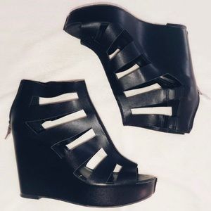 BLACK BCBG WEDGES